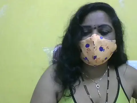 anu-reddyy live cam on StripChat