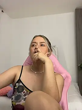 Sara_Cute23 live cam on StripChat
