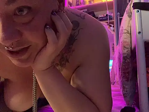 the-buzicycki live cam on StripChat