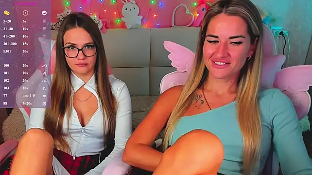 hotty_girls_here live cam on StripChat
