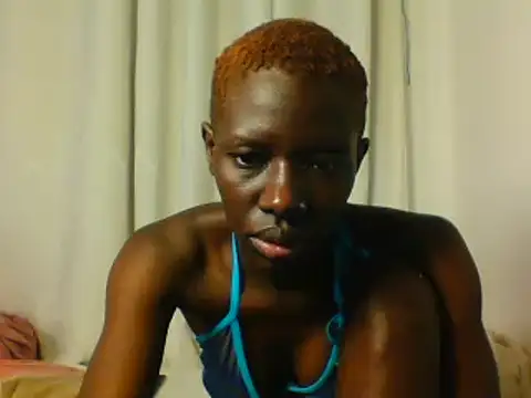 Goldy_petite live cam on StripChat