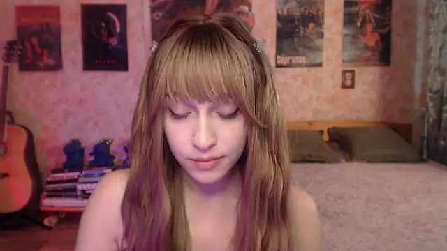 Friendly_Ellie live cam on StripChat