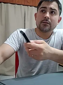 Bradd_32 live cam on StripChat