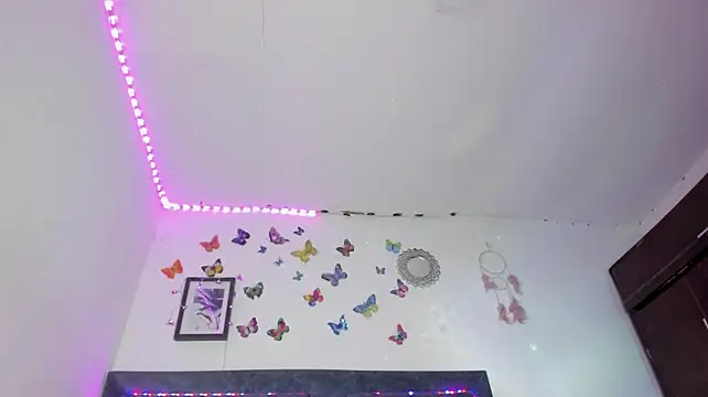 emmie_bunny live cam on StripChat