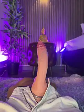 MelanieHillss live cam on StripChat