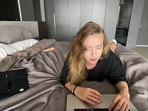 Nura_n_Sarah live sex cam