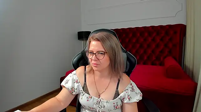 AdeleRavelle live cam on StripChat