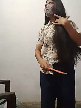 Cute-Naavya live cam on StripChat