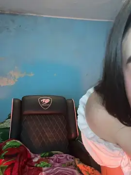Nonnyiris live cam on StripChat