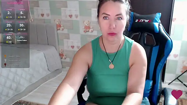 Korolek12 live cam on StripChat