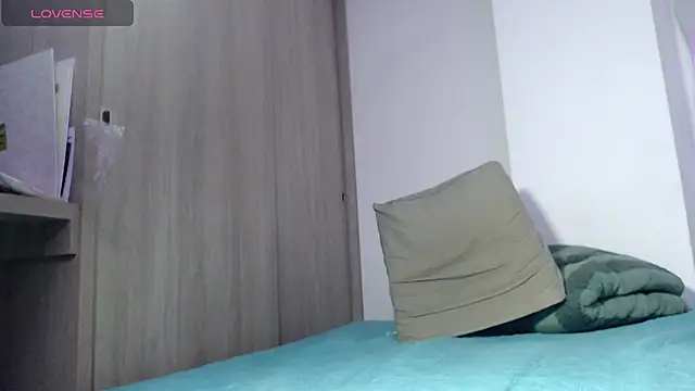 Tyler_axel live cam on StripChat