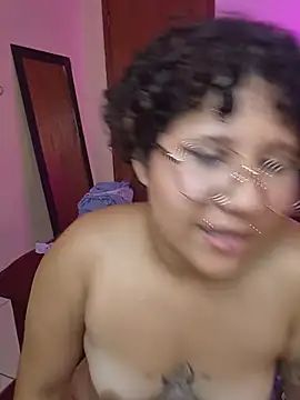 Nyx_w live cam on StripChat