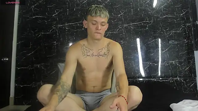 Robinlion91 live cam on StripChat