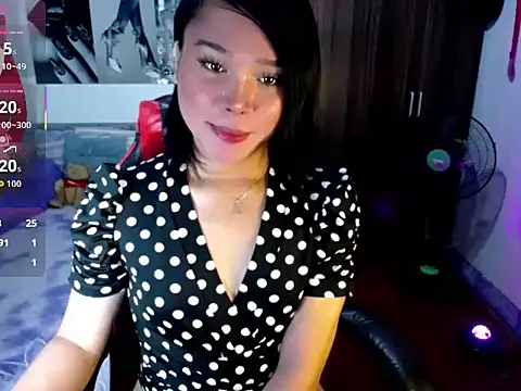 sofiathe1st live cam on StripChat