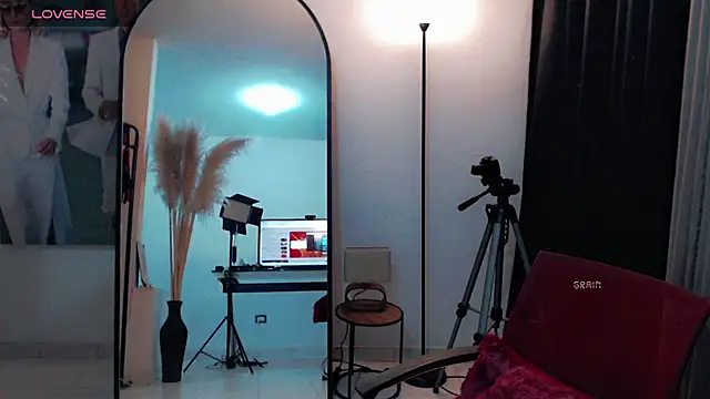 dark_sailent live cam on StripChat