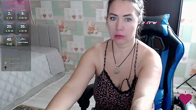 Korolek12 live cam on StripChat