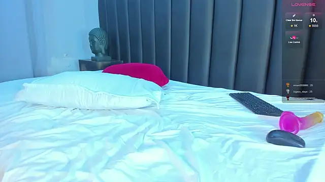 Dayanavelez live cam on StripChat