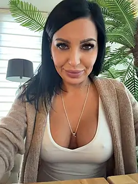 ReynaMorel live cam on StripChat