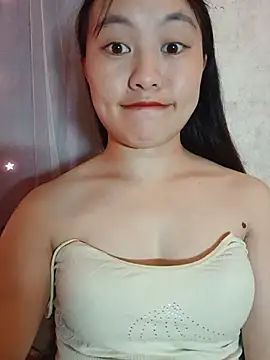 Cherry-squirtt live cam on StripChat
