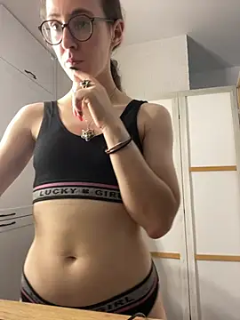 MartiniiSelenna live cam on StripChat