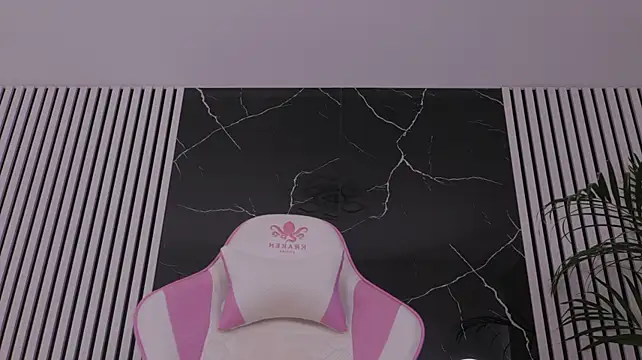 Ava-Diamond live cam on StripChat