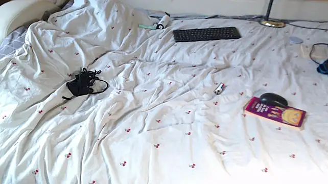 Q_T_pie live cam on StripChat