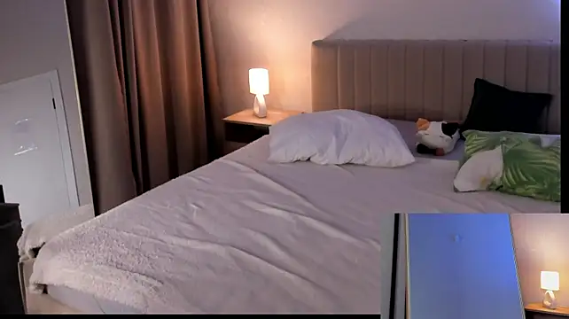 LeticiaRomano live cam on StripChat