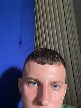EvgeniiUszhin live cam on StripChat