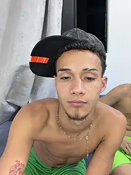 friends_lust_latin live cam on StripChat
