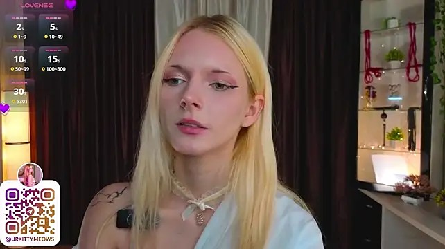 helly_hoff live cam on StripChat