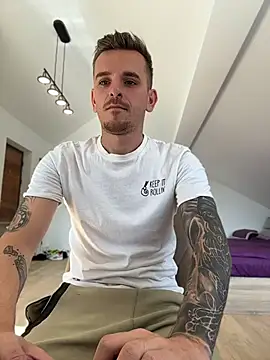 Huge_cock22cm live cam on StripChat