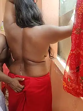 Desicouple1706 live cam on StripChat