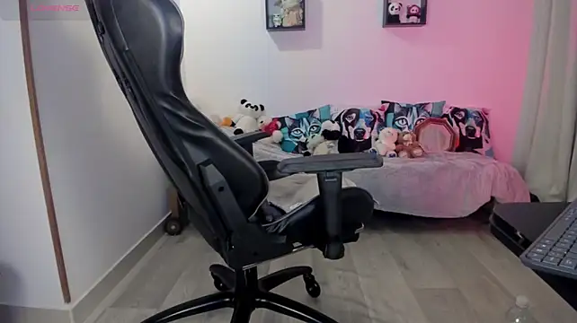 Biancastrongg live cam on StripChat