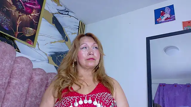 Kazsandraa live cam on StripChat