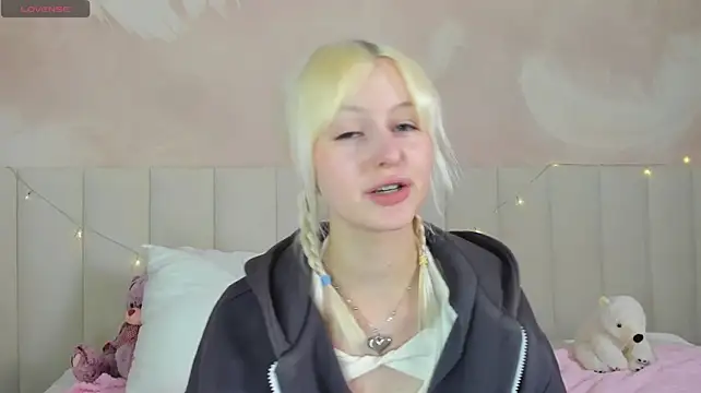 AdeleSilvy live cam on StripChat
