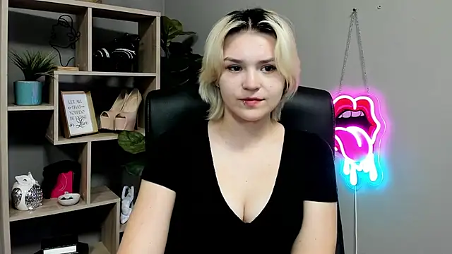 SweetLilyxo live cam on StripChat