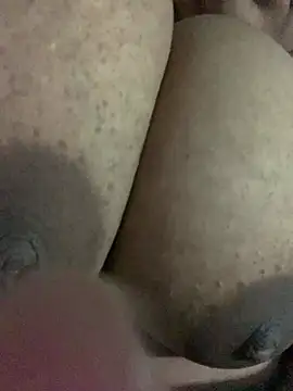 Cecilia_23 live cam on StripChat