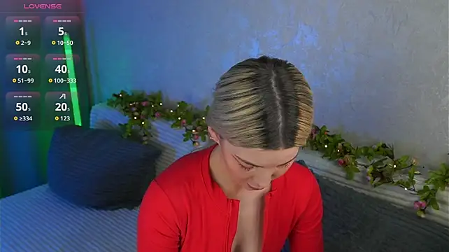LindaThackerr live cam on StripChat