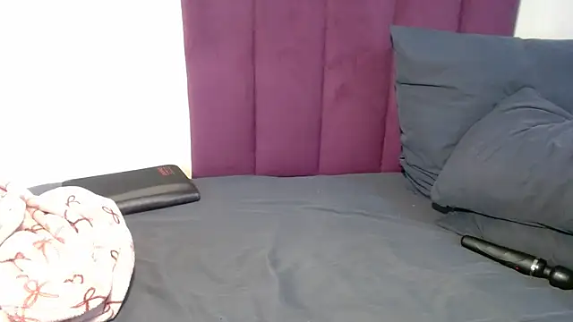 Juicy-luciey live cam on StripChat