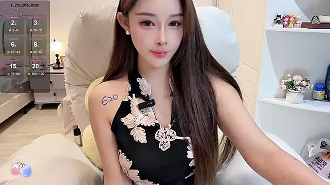 HH-1 live cam on StripChat