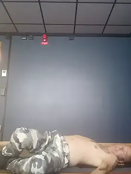 SHARPSkinhead live cam on StripChat