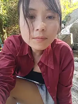 Linda-yiyi live cam on StripChat