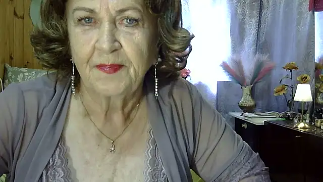 Emma52610 live cam on StripChat