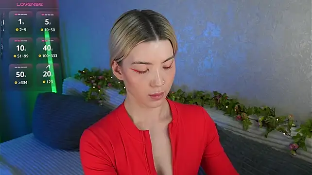 LindaThackerr live cam on StripChat