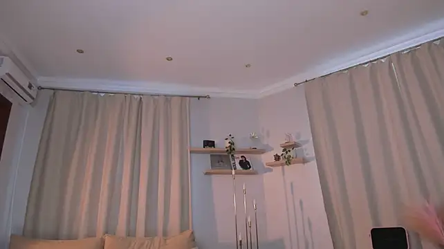 Lova_Rane live cam on StripChat