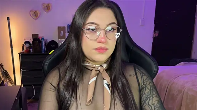 Lilyhotson live cam on StripChat