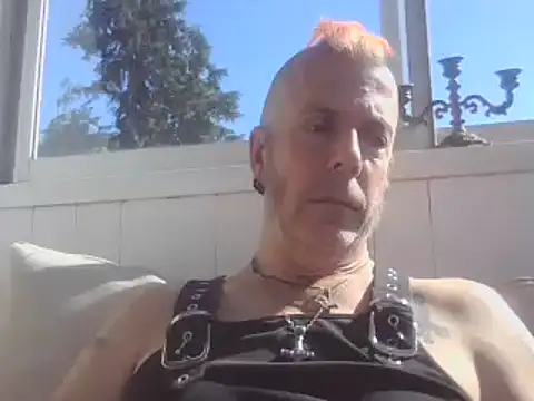 SHARPSkinhead live cam on StripChat