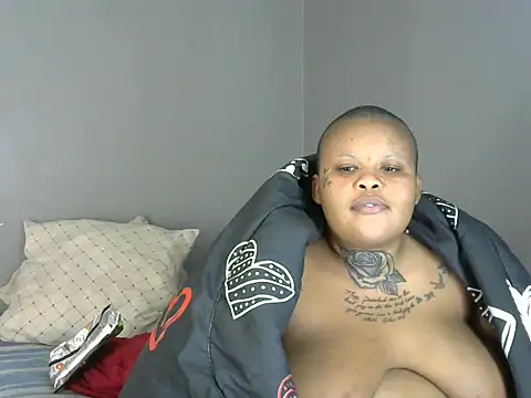 Taraj_thee_thick live cam on StripChat