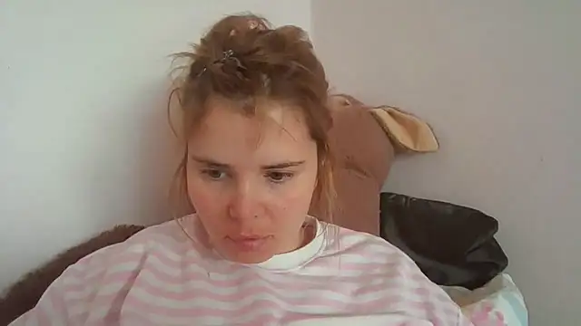 HornyElena live cam on StripChat