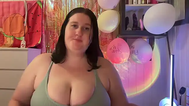 xopeachybaby live cam on StripChat